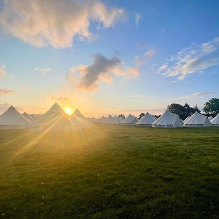 Nine Yards Bell Tents At The Tt - Castletown Bagian luar foto