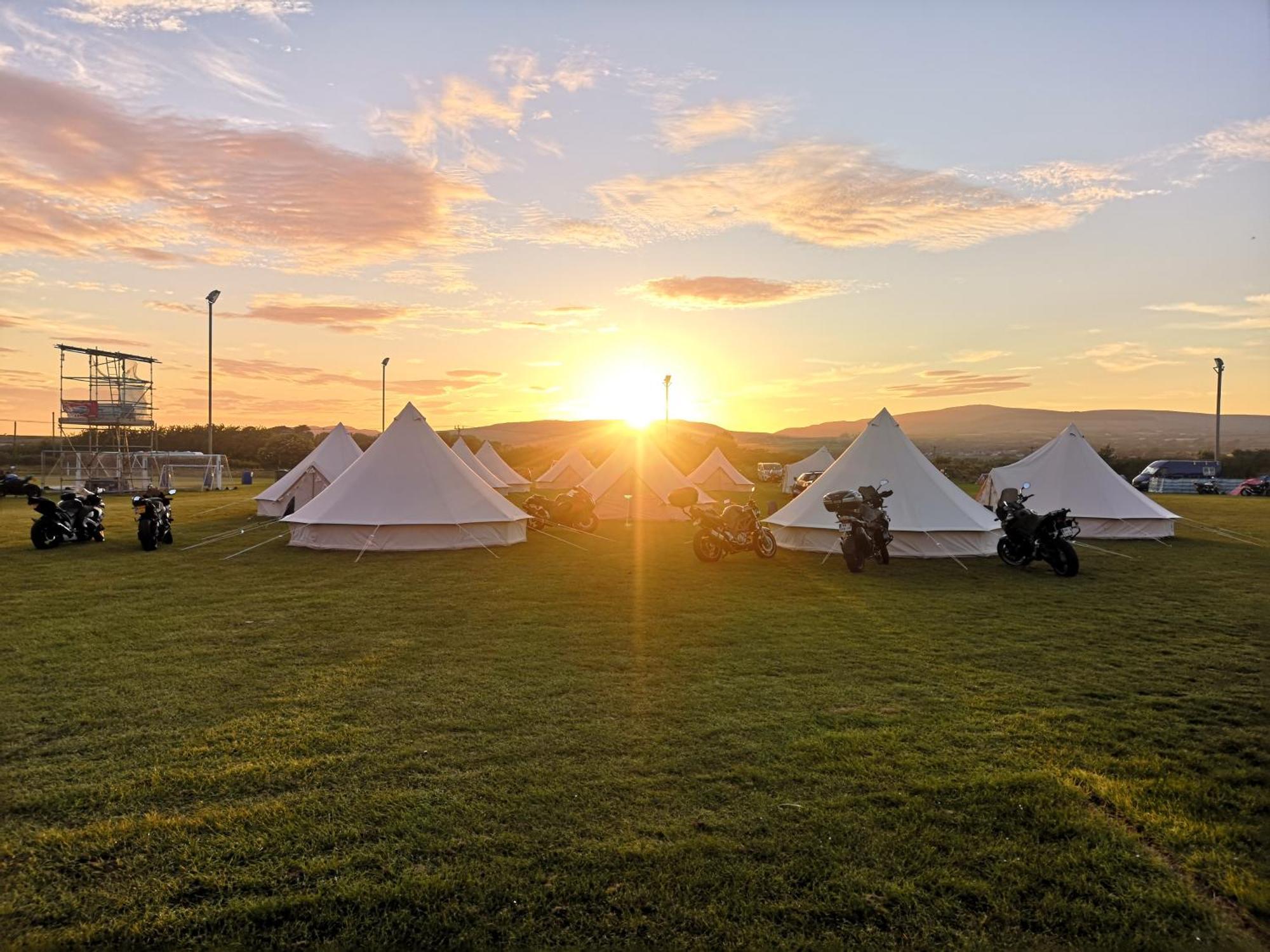 Nine Yards Bell Tents At The Tt - Castletown Bagian luar foto